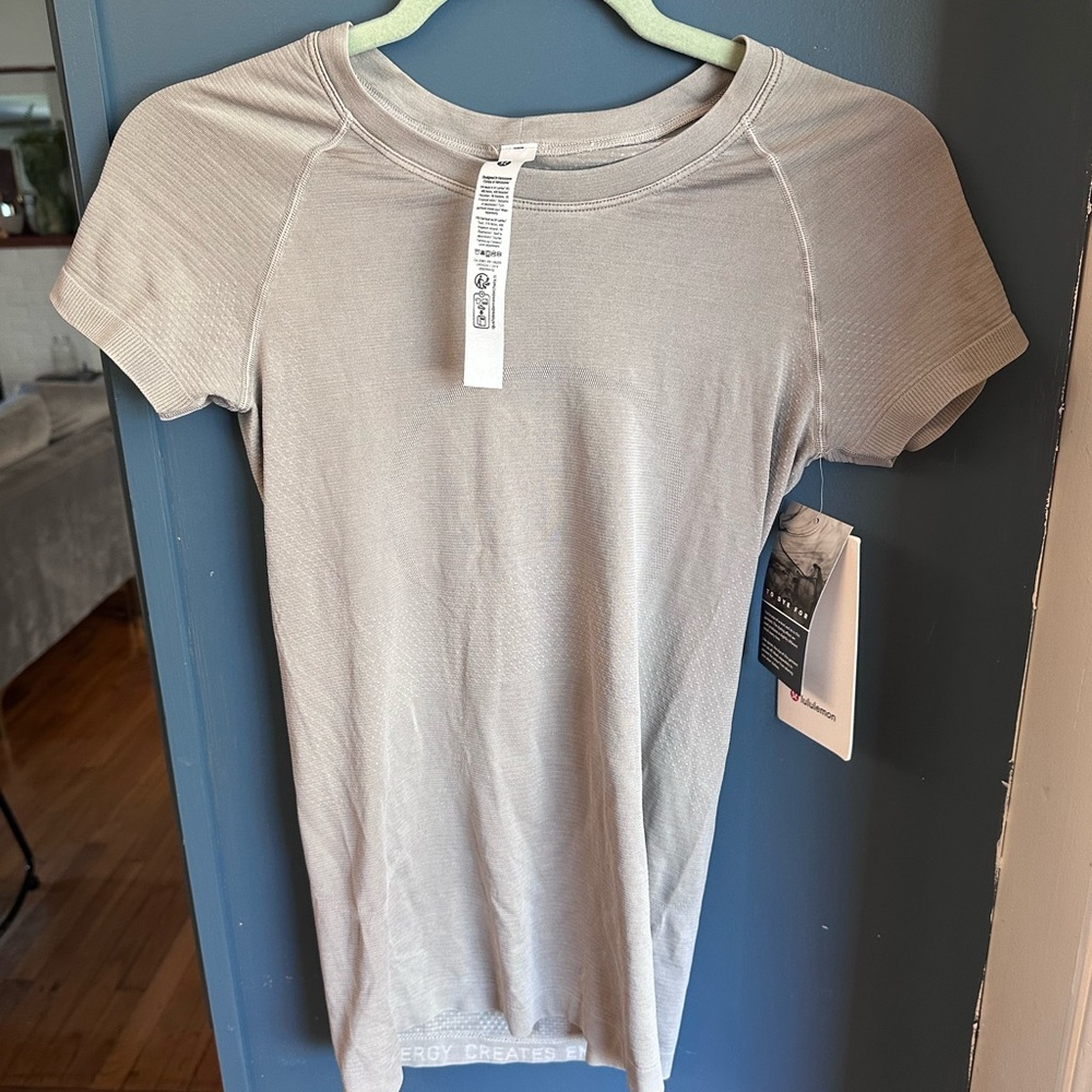 Lululemon Athletica tan swiftly tech